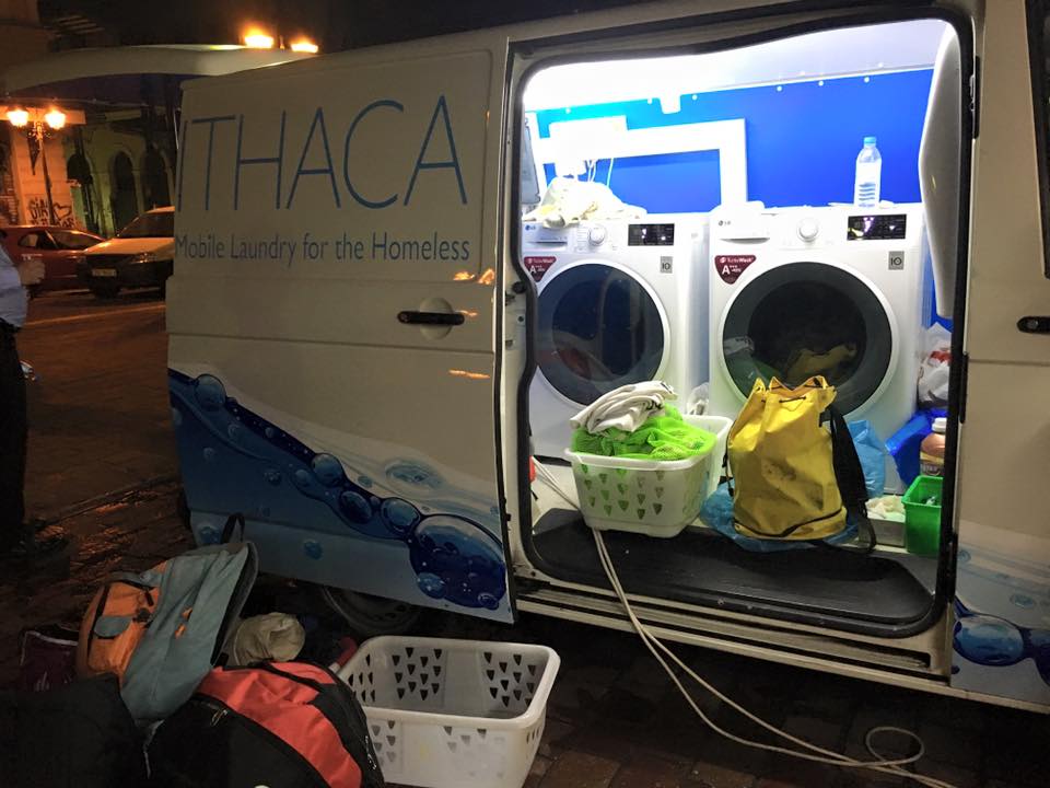 Mobile laundry van Ithaca Laundry washes clothes of Athens homeless | Neos Kosmos